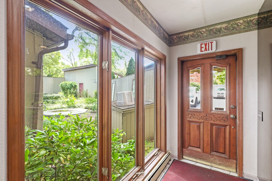 More Photos Of 3514-3516 S Westnedge Ave, Kalamazoo Storefront Retail Residential For Sale