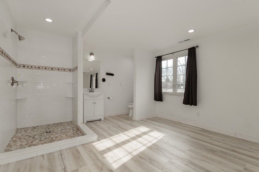 More Photos Of 5393 Pearl Rd, Parma Office For Sale