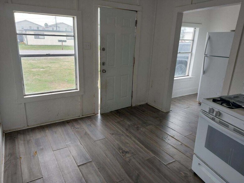 More Photos Of 1214 Barton St, Corpus Christi Apartments For Sale