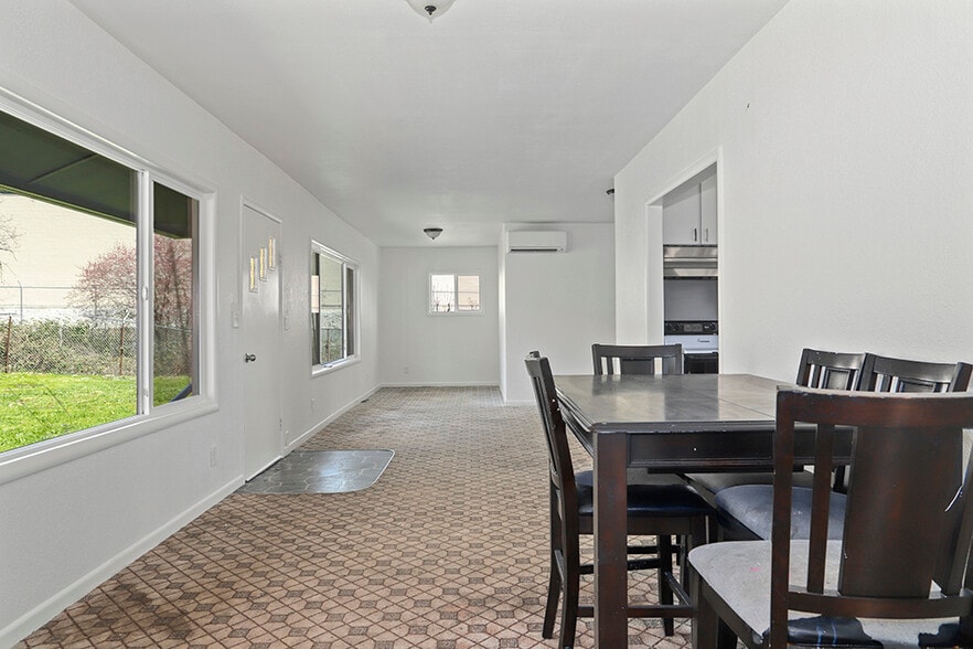 More Photos Of 2660 NW Vine St, Grants Pass Manufacturing For Sale