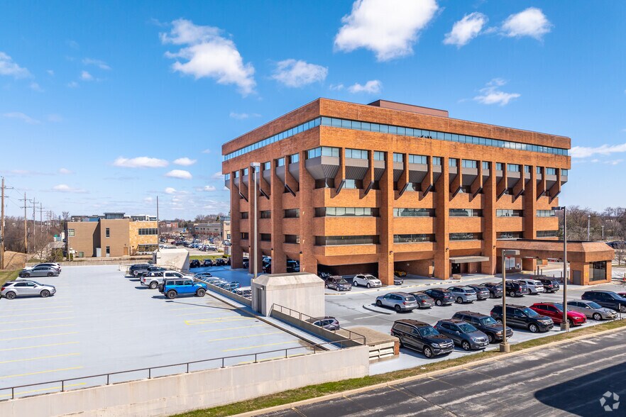 More Photos Of 2675 N Mayfair Rd, Wauwatosa Office For Lease