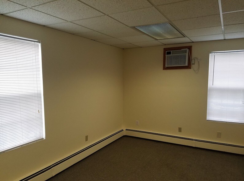 More Photos Of 114 State Rd, Sagamore Beach Warehouse For Lease