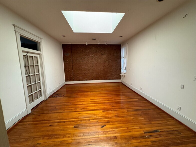 More Photos Of 304-306 Market St SE, Roanoke Storefront Retail Office For Lease