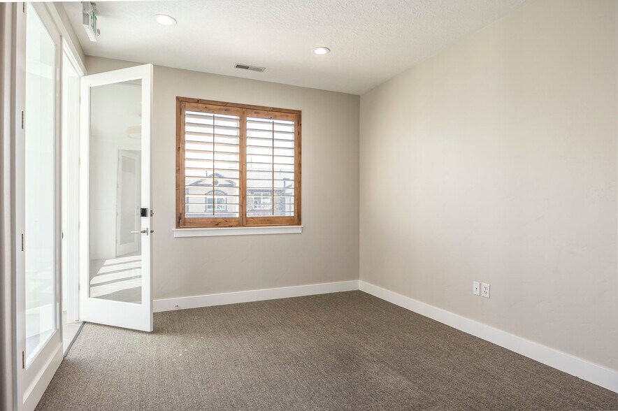 More Photos Of 118 W Winchester St, Murray Specialty For Sale