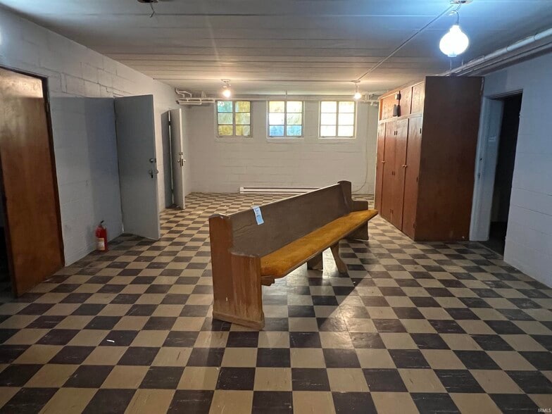 More Photos Of 1435 S Armstrong St, Kokomo Specialty For Sale