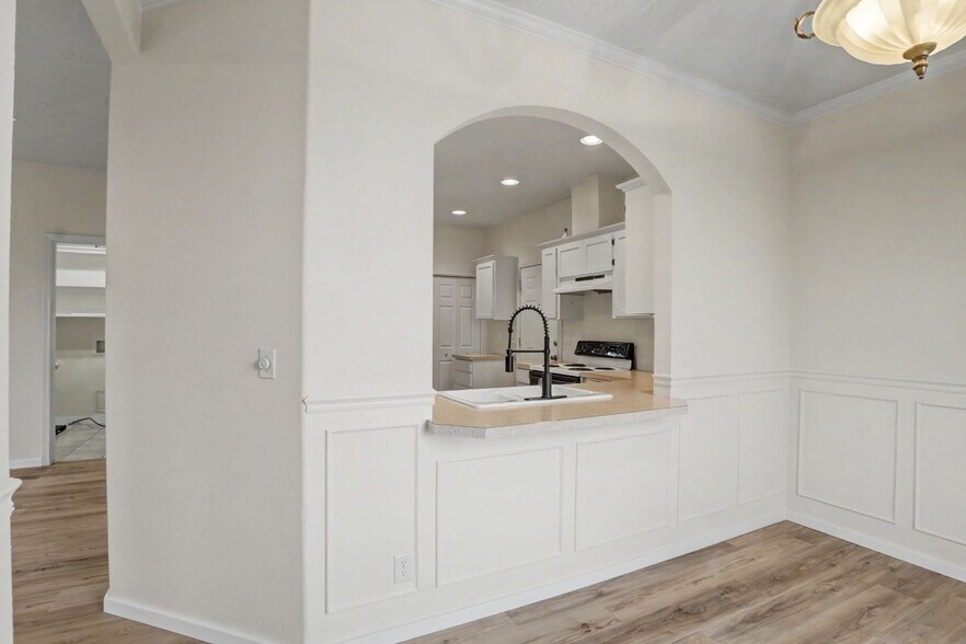 More Photos Of 505 Woodland Dr NW, Salem Multifamily For Sale