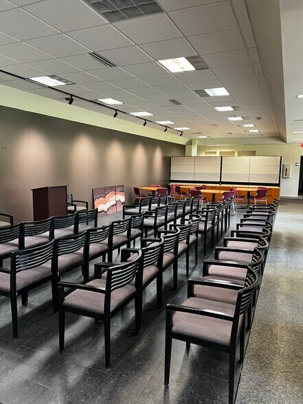 More Photos Of 11780 Borman Dr, Maryland Heights Office For Lease