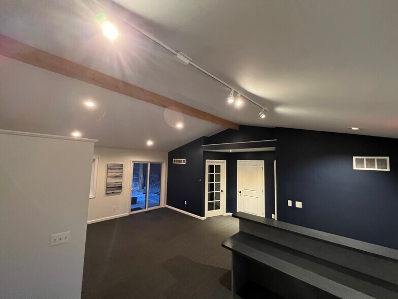 More Photos Of 8864 Whitmore Lake Rd, Brighton Office Residential For Lease