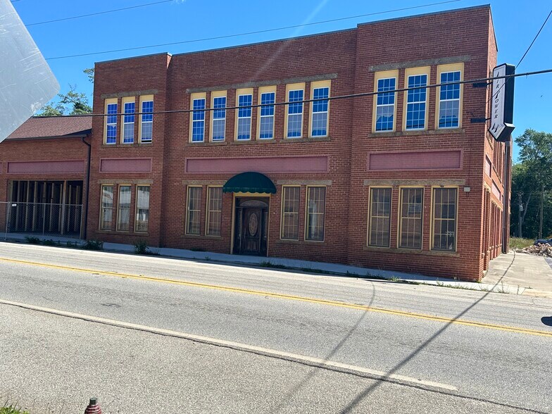 More Photos Of 3089 Main St, Mansfield Service For Lease