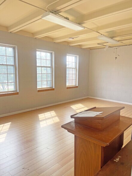 More Photos Of 84 Fairway Dr, Nashville Religious Facility For Lease