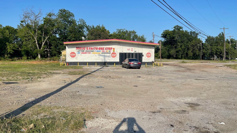 3802 Lockwood Dr, Houston, TX 77026 Convenience Store For Sale