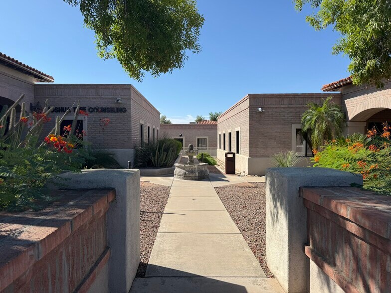 More Photos Of 6885 N Oracle Rd, Tucson Office For Sale