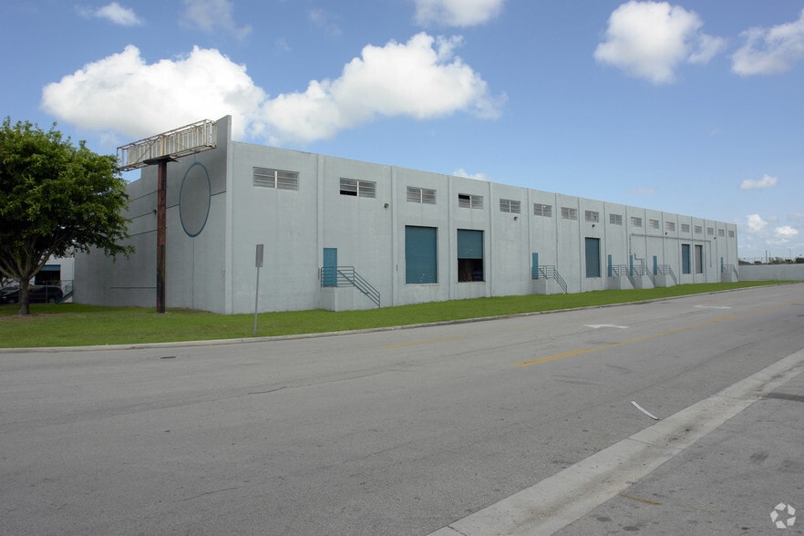 More Photos Of 8201-8209 NW 70th St, Miami Warehouse For Lease