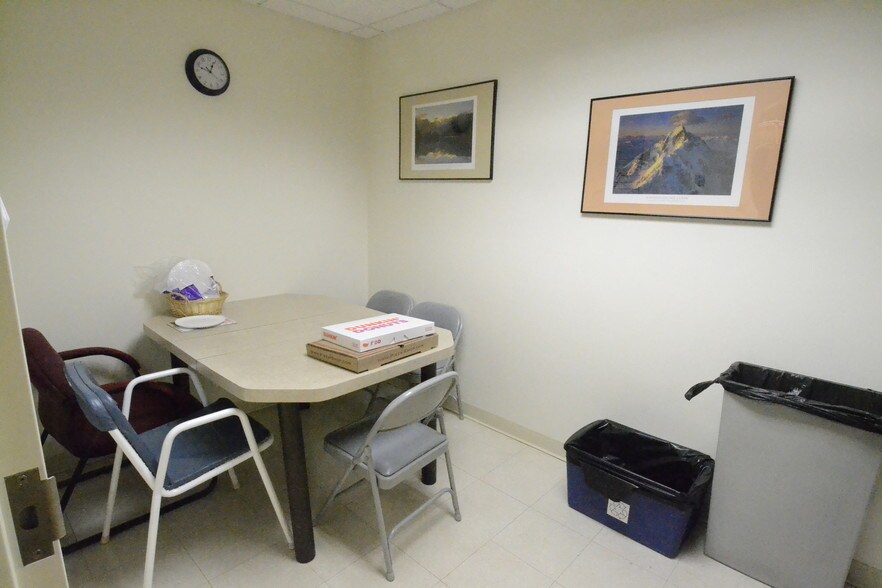 More Photos Of 400 Gidney Ave, Newburgh Medical For Sale