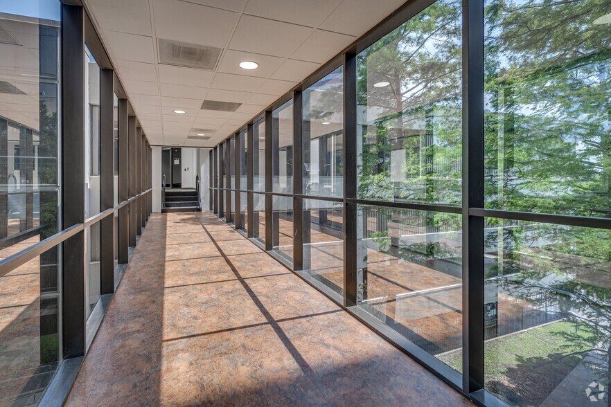 More Photos Of 333 N Sam Houston Pky E, Houston Office For Lease