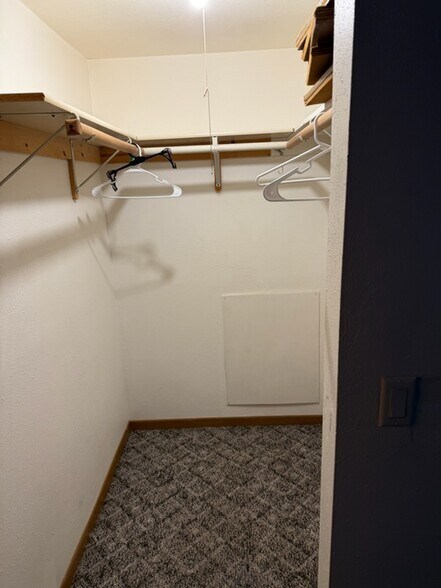 More Photos Of 318 W North Water St, New London Bar For Sale