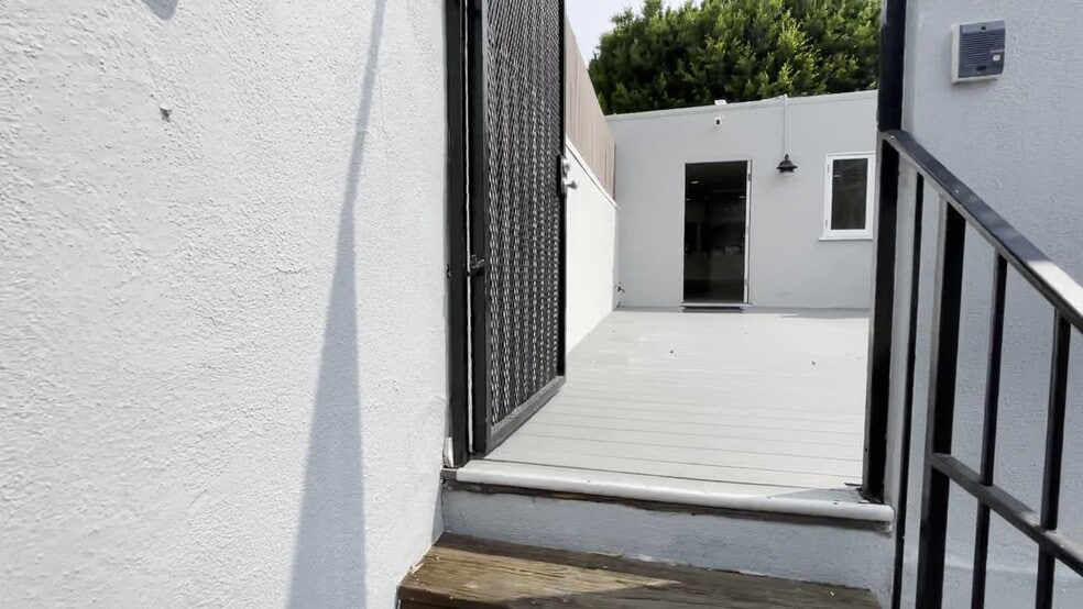 Primary Photo Of 2654 Main St, Santa Monica Storefront For Lease