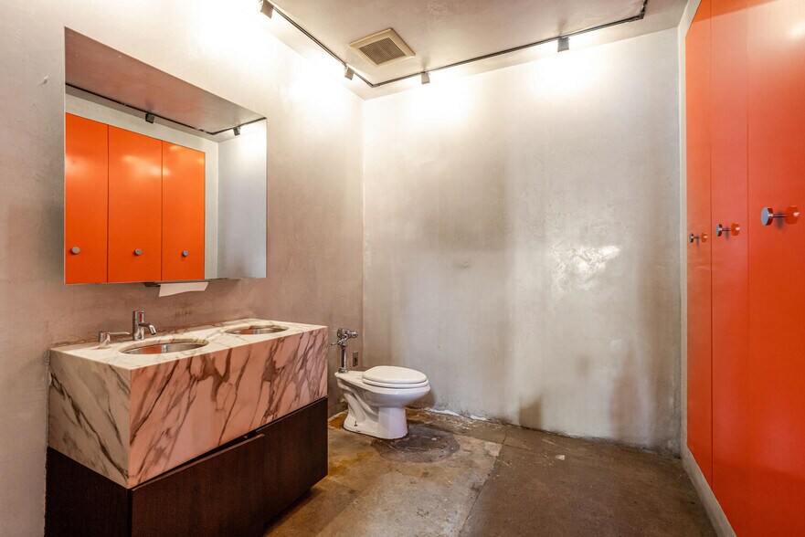 More Photos Of 2210 Broadway, Santa Monica Loft Creative Space For Lease