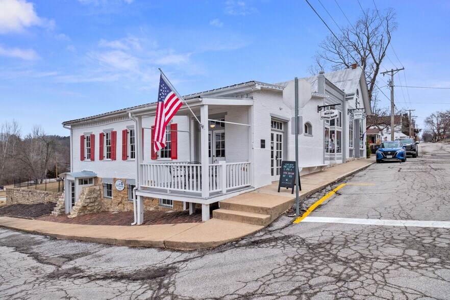 More Photos Of 5595 Walnut St, Augusta Storefront For Sale