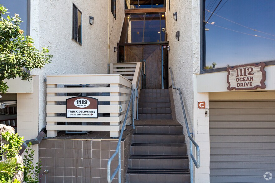 More Photos Of 1112 Ocean Dr, Manhattan Beach Office For Lease