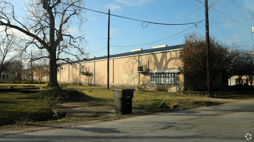 More Photos Of 6111 Milwee St, Houston Unknown For Lease