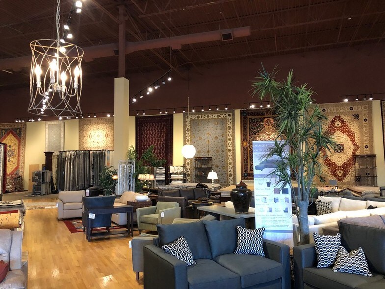 More Photos Of 2100 N Hayden Island Dr, Portland Freestanding For Sale