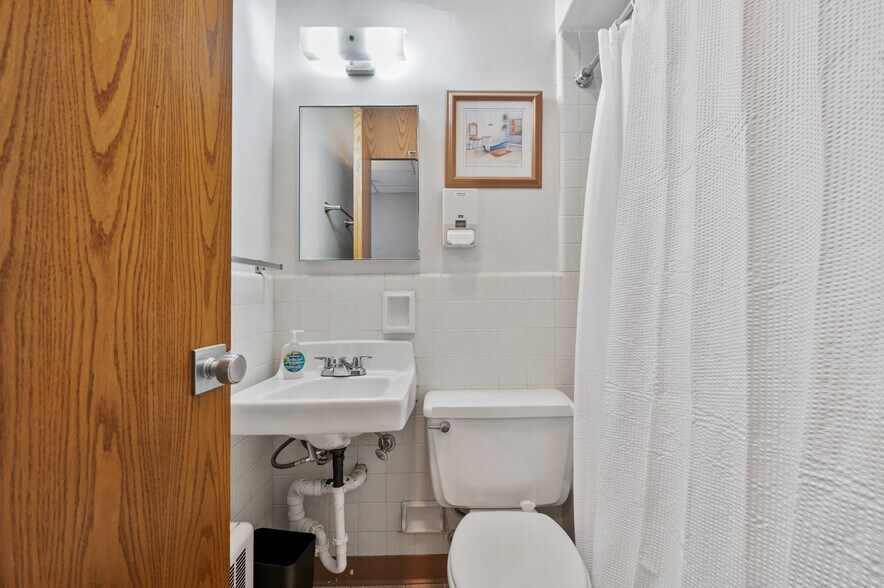 More Photos Of 123 Hamilton Ave, Turtle Creek Healthcare For Sale