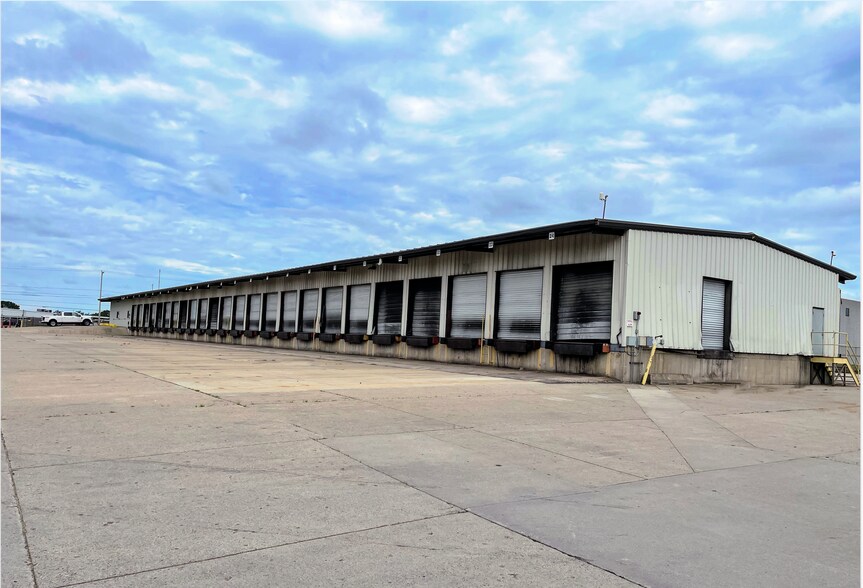 More Photos Of 5040 East Paris Ave SE, Grand Rapids Truck Terminal For Lease