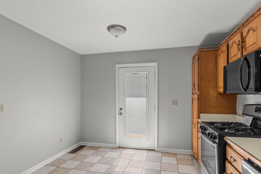 More Photos Of 162 Condor Ct, Clarksville Apartments For Sale