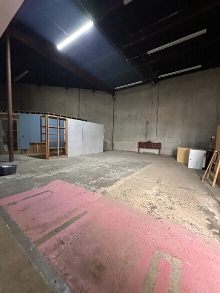 More Photos Of 551 N Shepherd Dr, Houston Showroom For Lease