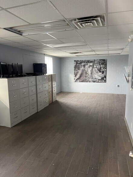 More Photos Of 2842 S State St, Lockport Coworking Space