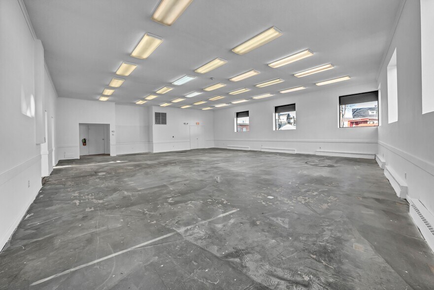 More Photos Of 126 Franklin St, Torrington Light Manufacturing For Sale