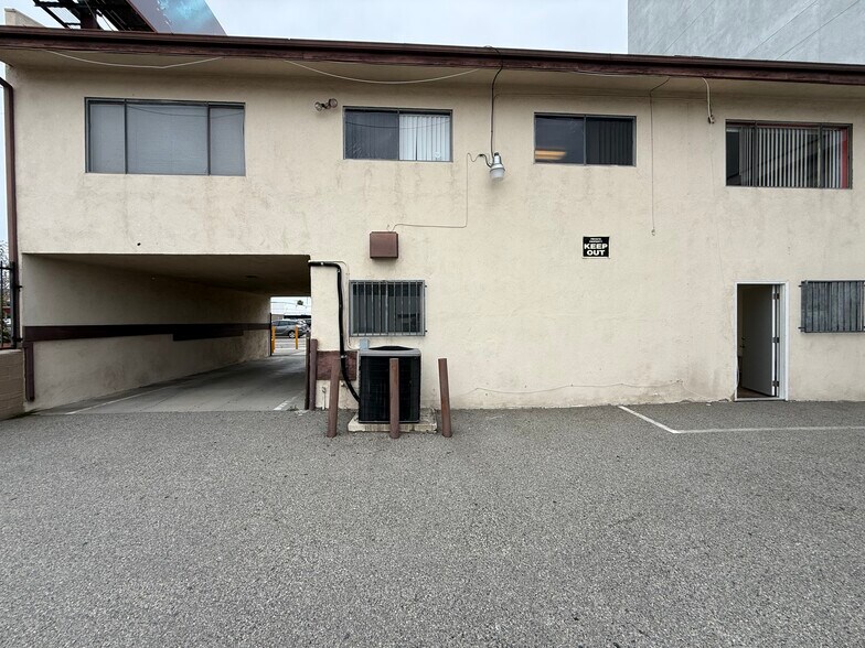 More Photos Of 11354 Burbank Blvd, North Hollywood Loft Creative Space For Lease