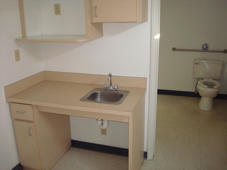More Photos Of 11601 Pellicano Dr, El Paso Unknown For Lease