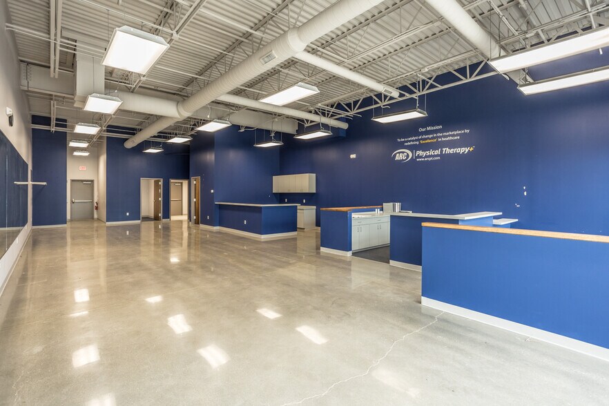 More Photos Of 11101-11148 Plum Dr, Urbandale Unknown For Lease