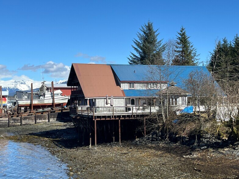 Primary Photo Of 1004 S Nordic Dr, Petersburg Hotel For Sale