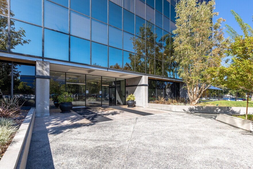 More Photos Of 5850 Canoga Ave, Woodland Hills Coworking Space