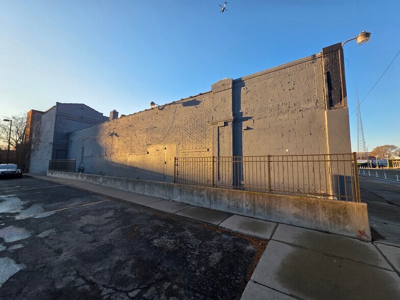 More Photos Of 3745 Cass Ave, Detroit Freestanding For Sale