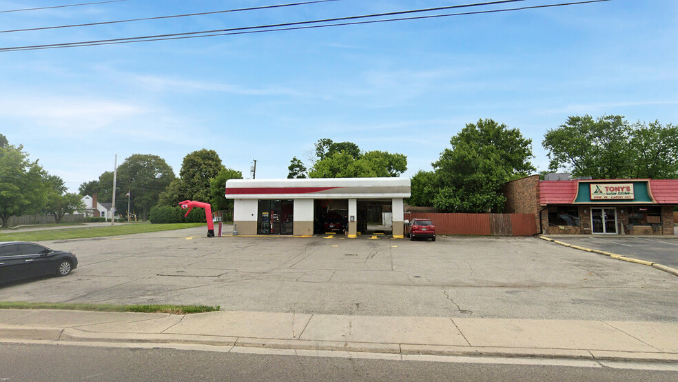 Primary Photo Of 621 S Main St, Englewood Auto Repair For Sale