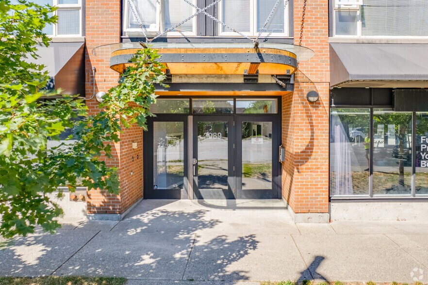 More Photos Of 3069-3099 Oak St, Vancouver Storefront Retail Office For Sale