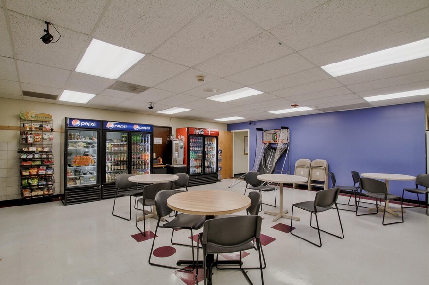 More Photos Of 7370 E 37th St, Wichita Flex For Lease