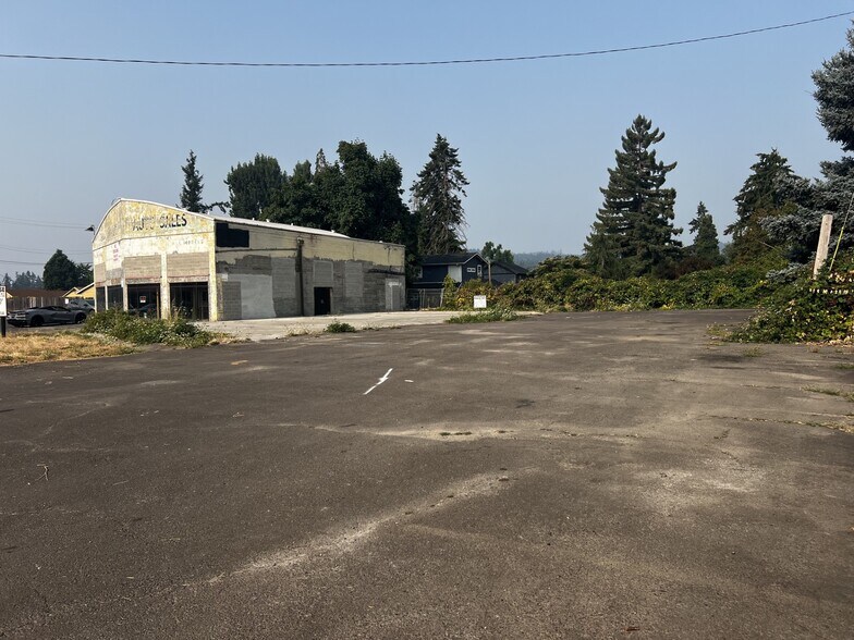 More Photos Of 711 S Pacific Hwy, Cottage Grove Freestanding For Lease