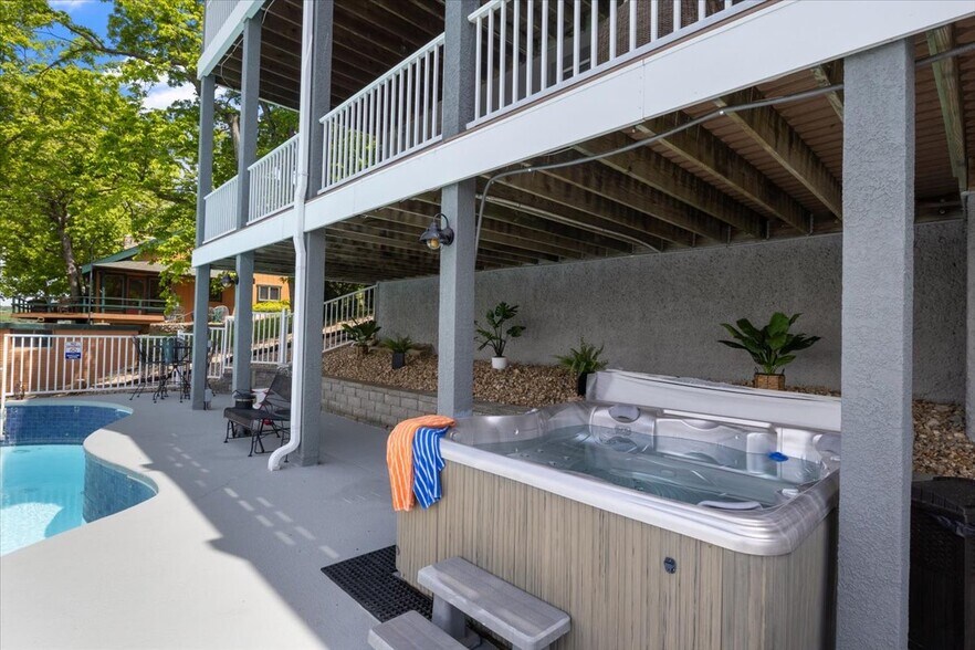 More Photos Of 415 Gardenia Cir, Sunrise Beach Hospitality For Sale