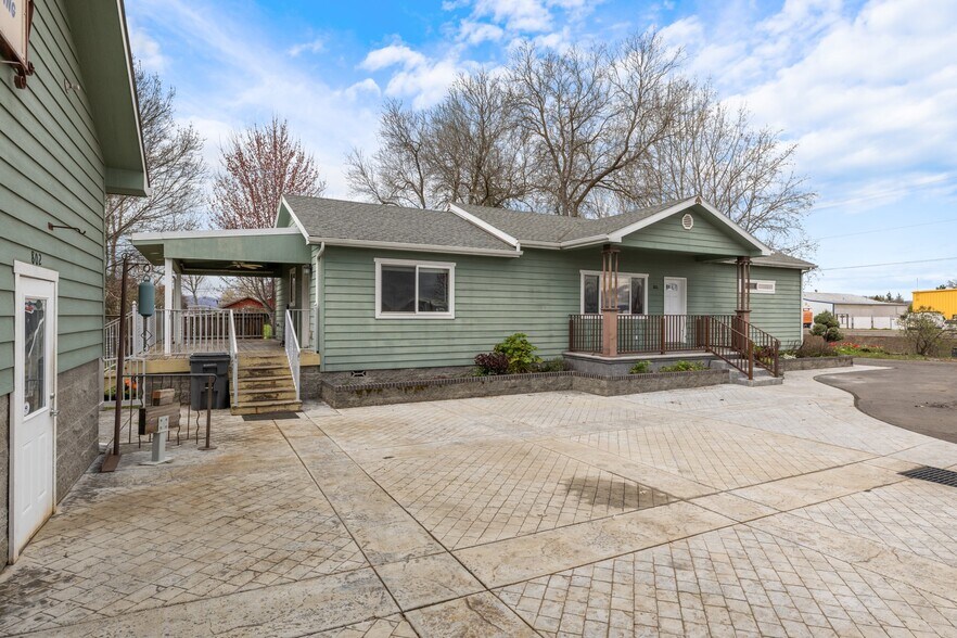 More Photos Of 802 E Vilas Rd, Medford Light Manufacturing For Sale