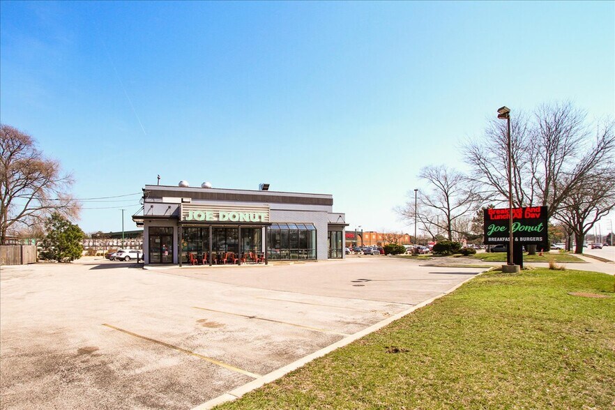 More Photos Of 720 E Rand Rd, Mount Prospect Fast Food For Sale