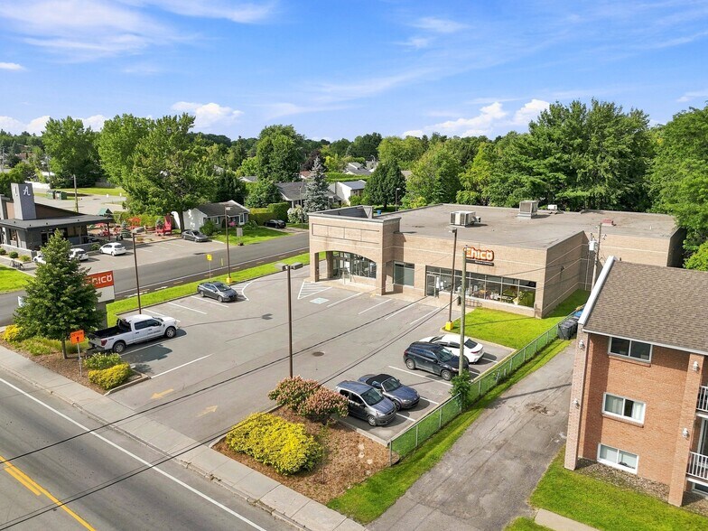 More Photos Of 214 Rue Saint-Antoine-Nord, Lavaltrie General Retail For Lease