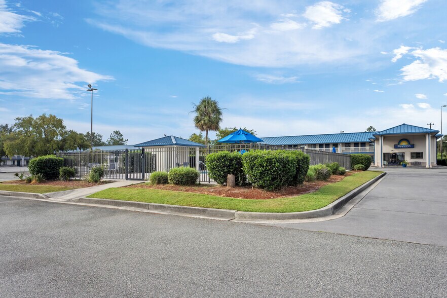 More Photos Of 1827 W Hill Ave, Valdosta Hotel For Sale