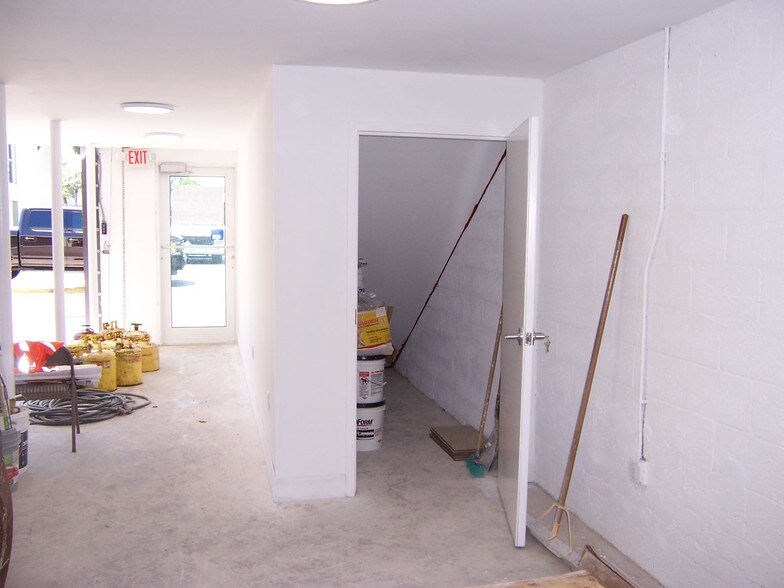 More Photos Of 7055-7057 SW 47th St, Miami Warehouse For Lease