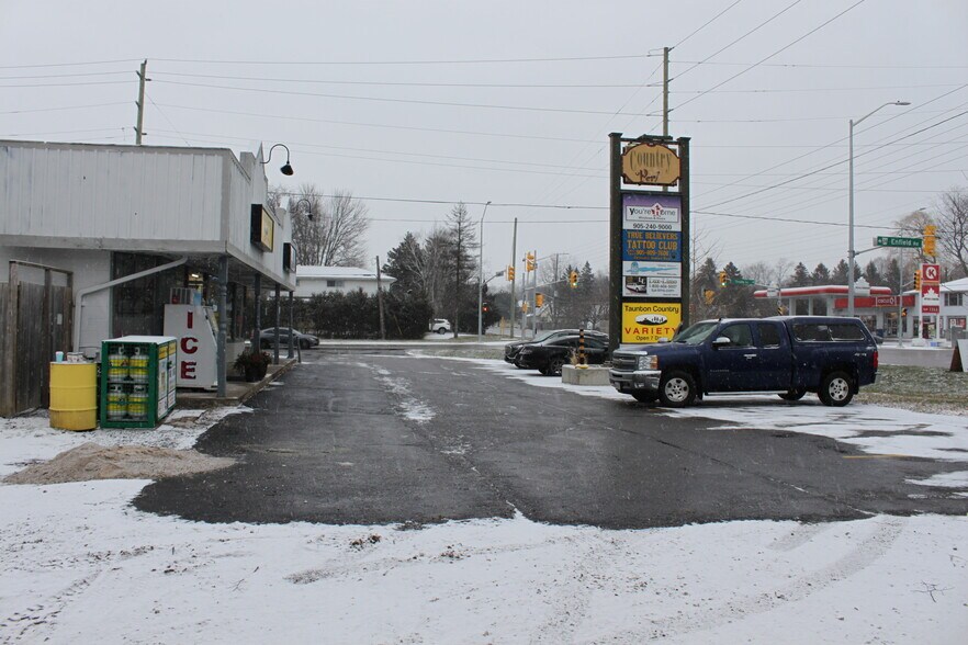 More Photos Of 1648 Taunton, Clarington Restaurant For Lease