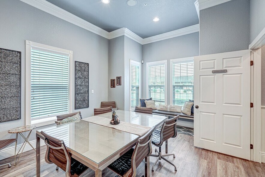 More Photos Of 8330 Brentwood Blvd, Brentwood Medical For Lease